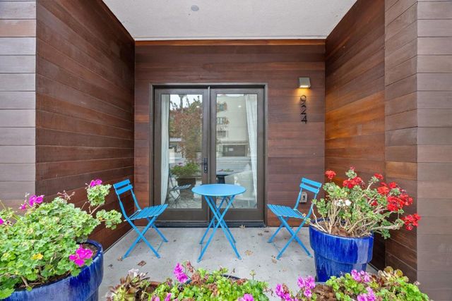 924 Woodside Road, Redwood City, CA 94061