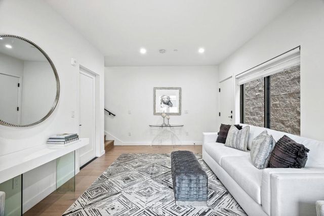 924 Woodside Road, Redwood City, CA 94061