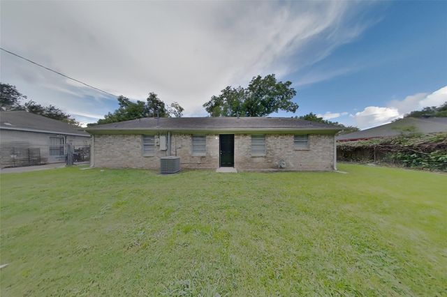 12306 Foxridge Drive, Houston, TX 77037