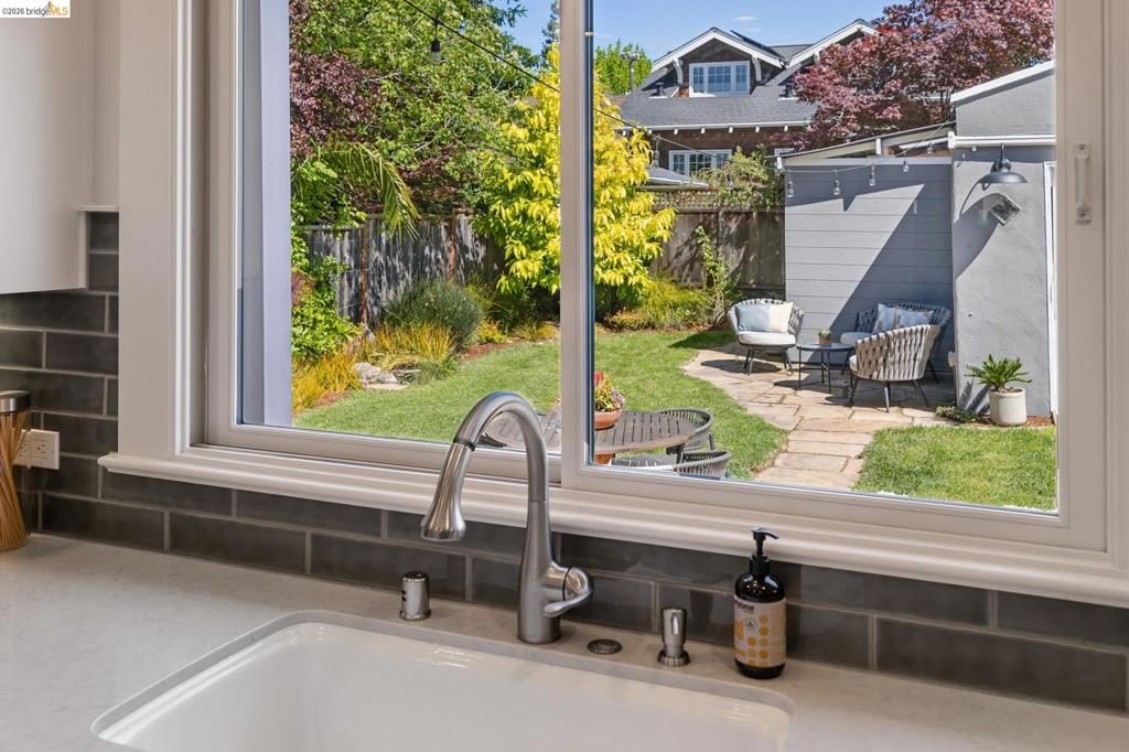 Image 17 of property listing at 949 Ordway Street, Albany, CA 94706