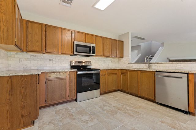 1004 Triple Crown Drive, Fort Worth, TX 76179