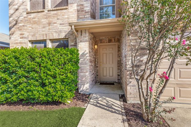 1004 Triple Crown Drive, Fort Worth, TX 76179
