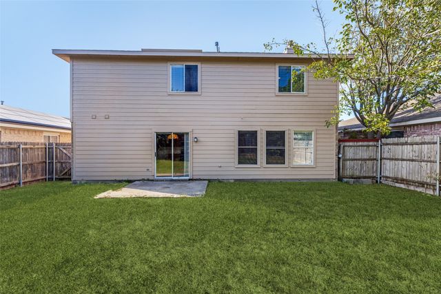 1004 Triple Crown Drive, Fort Worth, TX 76179