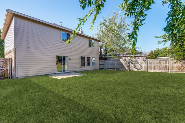 1004 Triple Crown Drive, Fort Worth, TX 76179