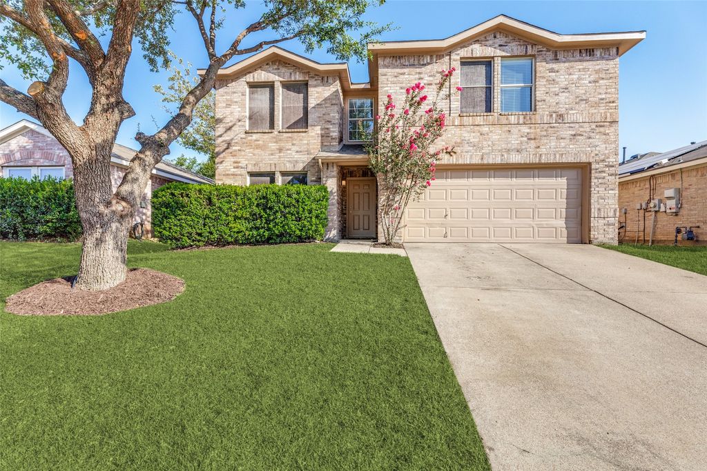1004 Triple Crown Drive, Fort Worth, TX 76179