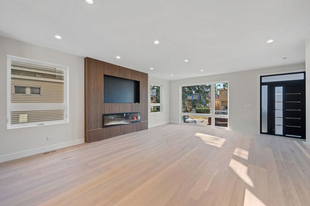 4959 N Merrimac Avenue, Chicago, IL 60630