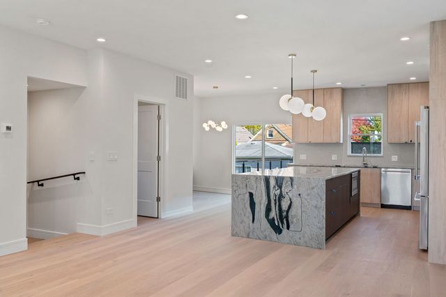 4959 N Merrimac Avenue, Chicago, IL 60630