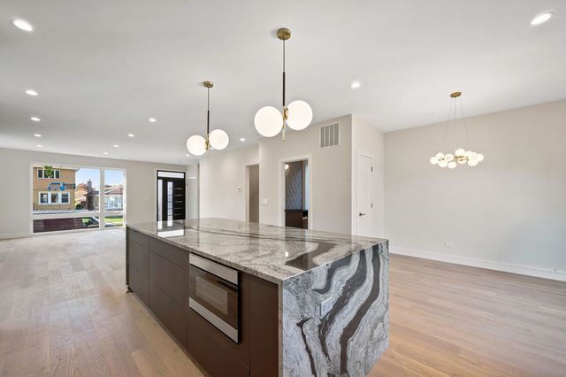 4959 N Merrimac Avenue, Chicago, IL 60630