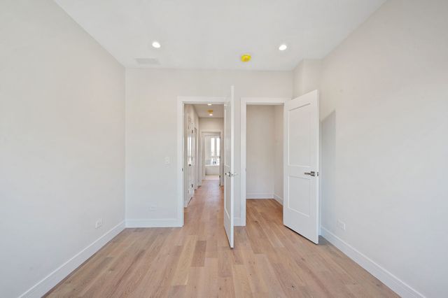 4959 N Merrimac Avenue, Chicago, IL 60630