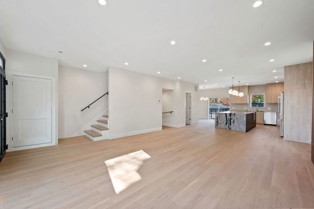 4959 N Merrimac Avenue, Chicago, IL 60630