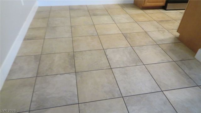 8805 JEFFREYS Street 1051, Las Vegas, NV 89123