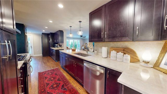 4432 Tomahawk Road, Prairie Village, KS 66208