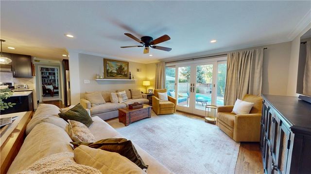 4432 Tomahawk Road, Prairie Village, KS 66208