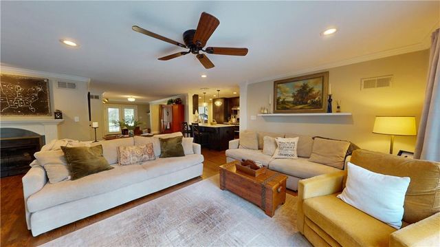 4432 Tomahawk Road, Prairie Village, KS 66208
