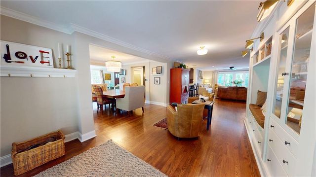 4432 Tomahawk Road, Prairie Village, KS 66208
