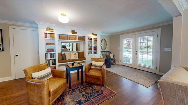 4432 Tomahawk Road, Prairie Village, KS 66208