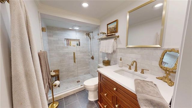 4432 Tomahawk Road, Prairie Village, KS 66208