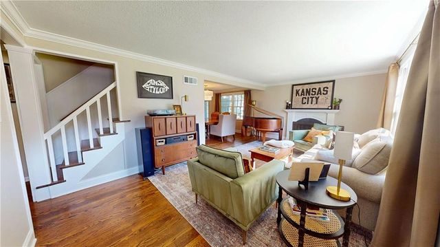 4432 Tomahawk Road, Prairie Village, KS 66208