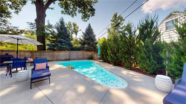 4432 Tomahawk Road, Prairie Village, KS 66208