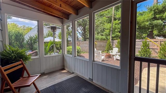 4432 Tomahawk Road, Prairie Village, KS 66208