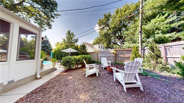 4432 Tomahawk Road, Prairie Village, KS 66208