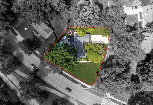 4432 Tomahawk Road, Prairie Village, KS 66208