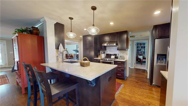 4432 Tomahawk Road, Prairie Village, KS 66208