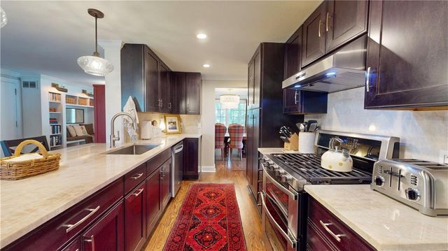 4432 Tomahawk Road, Prairie Village, KS 66208