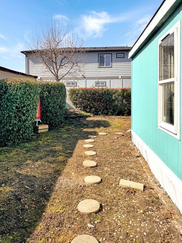 1570 S Peach Street 23, Medford, OR 97501