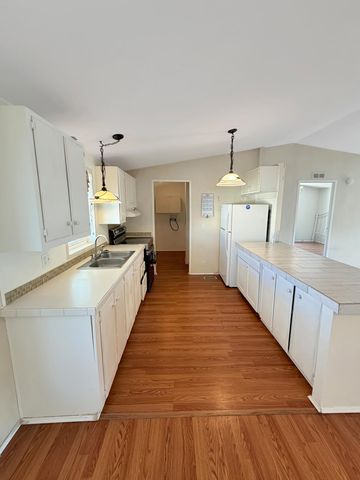 1570 S Peach Street 23, Medford, OR 97501