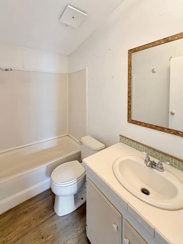 1570 S Peach Street 23, Medford, OR 97501