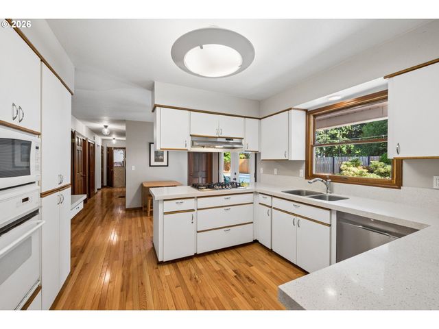13506 Ne HASSALO St, Portland, OR 97230