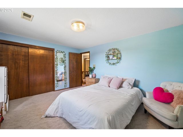 13506 Ne HASSALO St, Portland, OR 97230