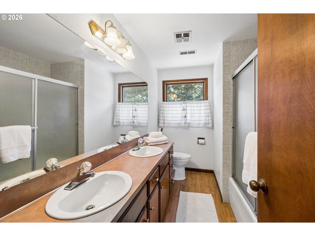 13506 Ne HASSALO St, Portland, OR 97230