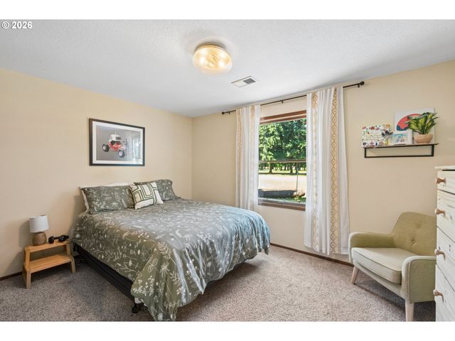 13506 Ne HASSALO St, Portland, OR 97230