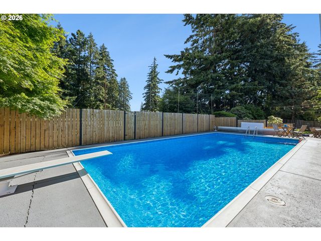 13506 Ne HASSALO St, Portland, OR 97230