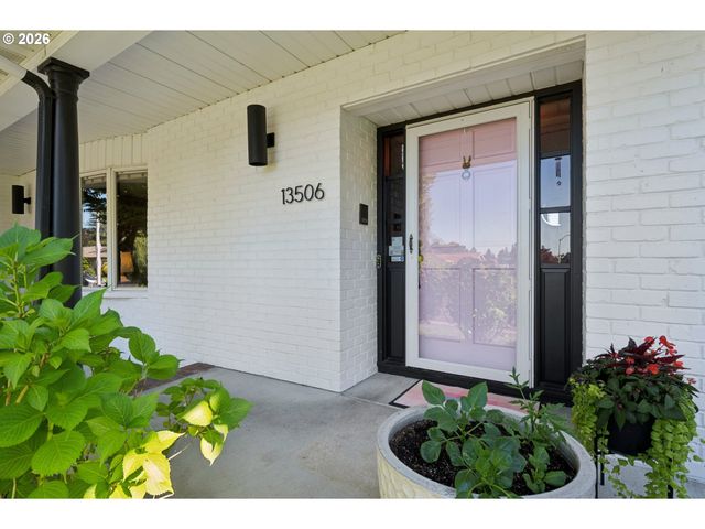 13506 Ne HASSALO St, Portland, OR 97230