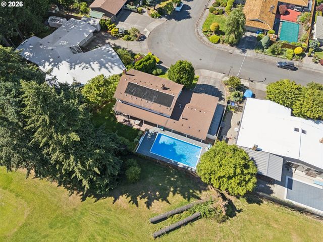 13506 Ne HASSALO St, Portland, OR 97230
