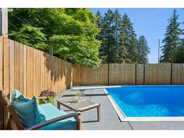13506 Ne HASSALO St, Portland, OR 97230