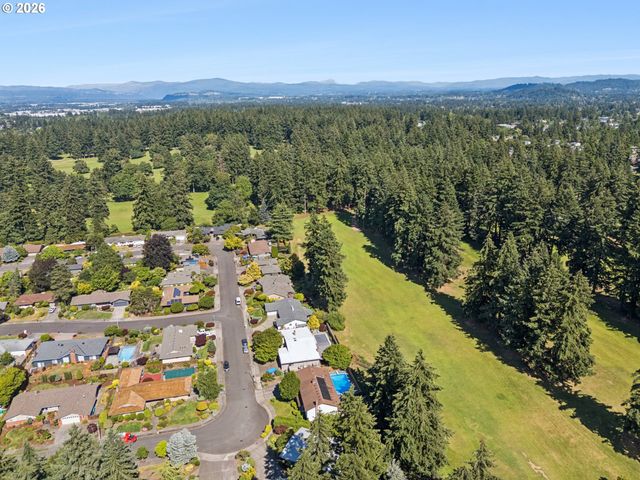 13506 Ne HASSALO St, Portland, OR 97230