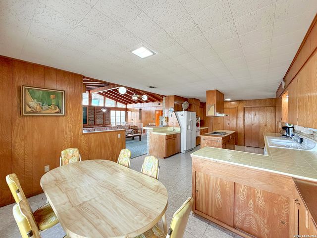 937 Hillcrest, Canyon Lake, TX 78133