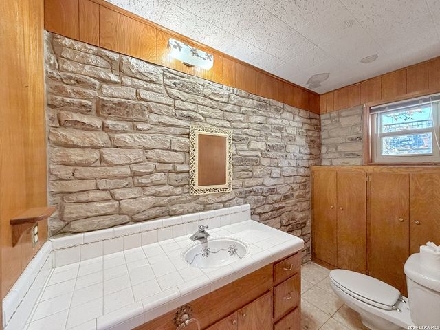 937 Hillcrest, Canyon Lake, TX 78133