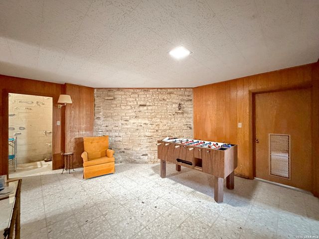 937 Hillcrest, Canyon Lake, TX 78133