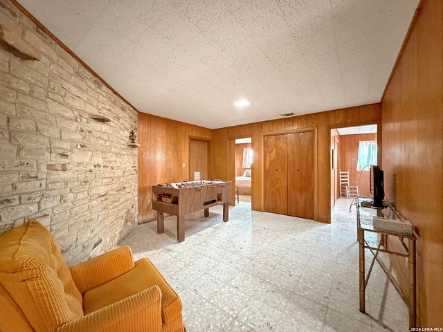 937 Hillcrest, Canyon Lake, TX 78133