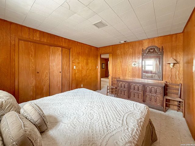 937 Hillcrest, Canyon Lake, TX 78133