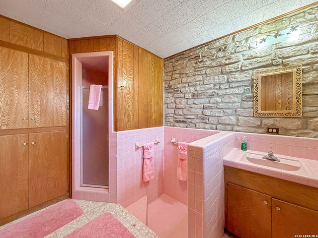 937 Hillcrest, Canyon Lake, TX 78133