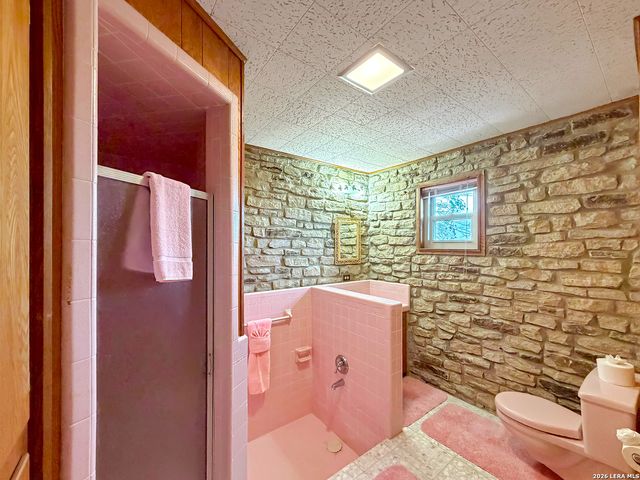 937 Hillcrest, Canyon Lake, TX 78133