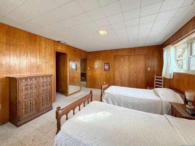 937 Hillcrest, Canyon Lake, TX 78133