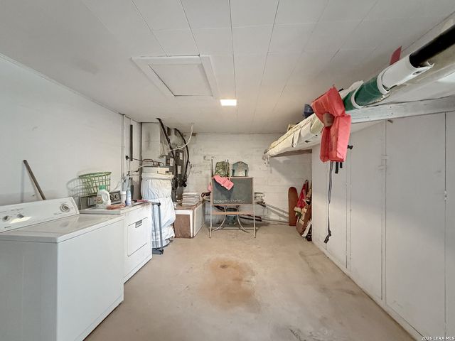 937 Hillcrest, Canyon Lake, TX 78133