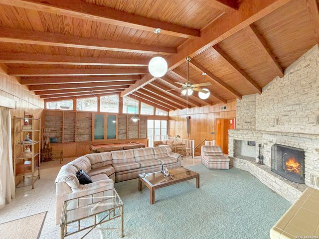 937 Hillcrest, Canyon Lake, TX 78133